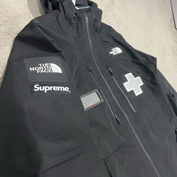 Supreme®/The North Face® Summit Series Rescue Mountain Pro Jacket. - Picture 4 of 10